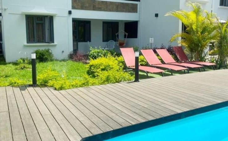 Sunkissed - Brand New Beach Apartment Located 50M From Beach Flic-en-Flacq Extérieur photo